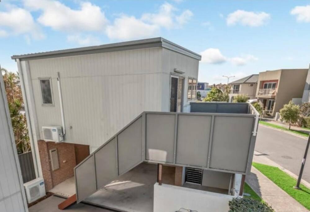 Self Contained Family Friendly - Sleeps 4 Apartment