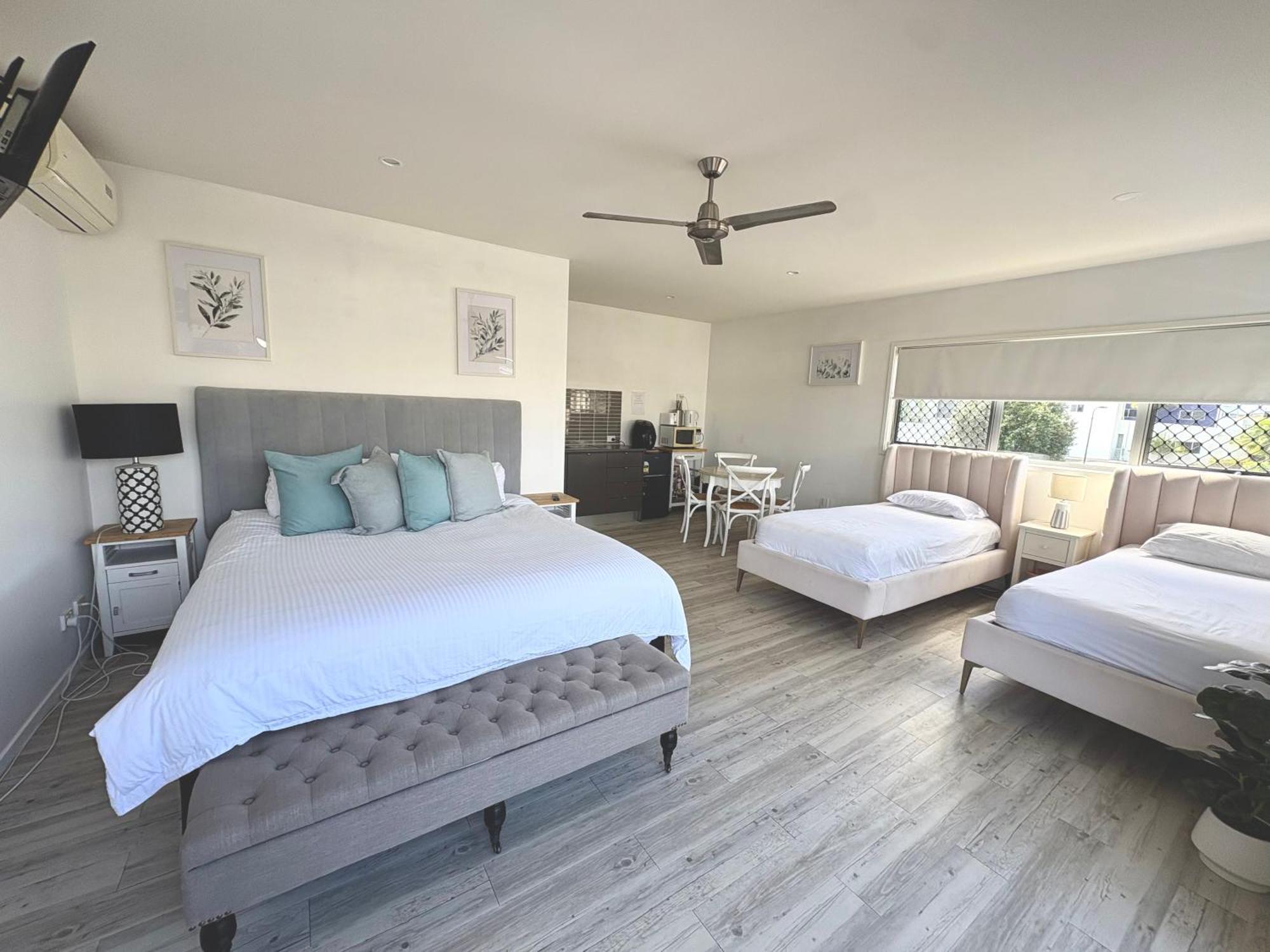 Self Contained Family Friendly - Sleeps 4 *