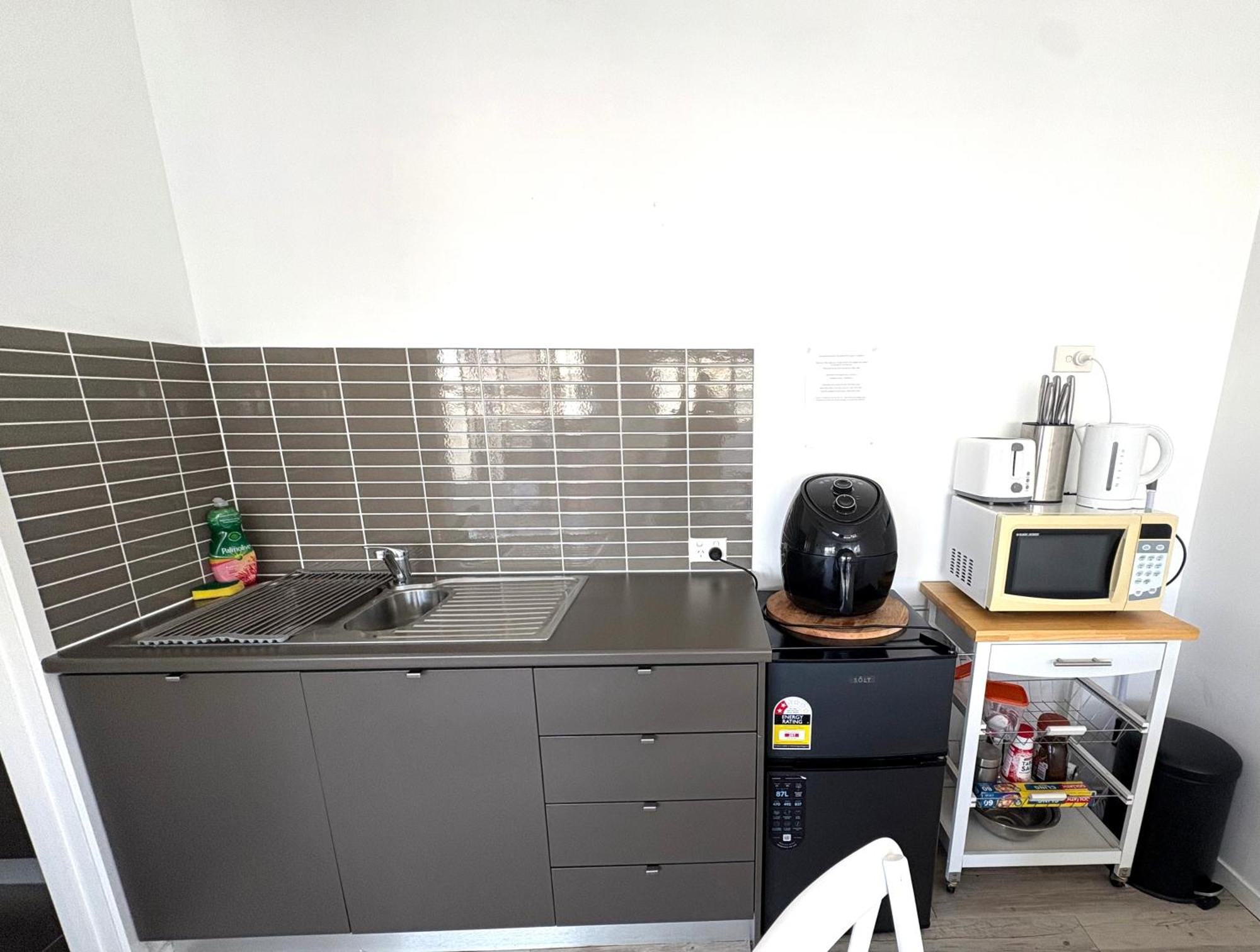Apartment Self Contained Family Friendly - Sleeps 4 *